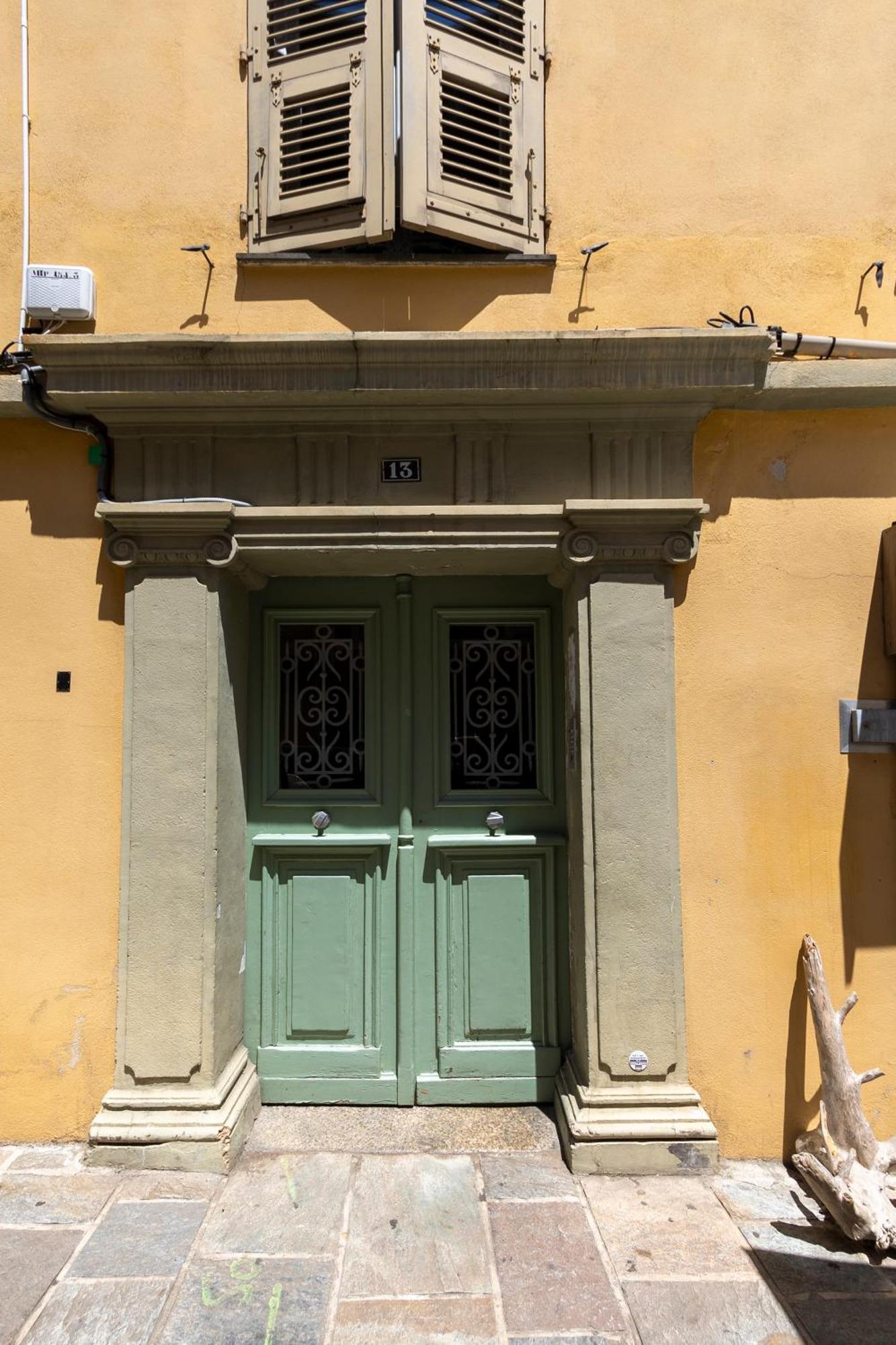 Appartements Au Coeur De La Vieille Ville Pietonne & Citadelle Ajaccio  Oda fotoğraf