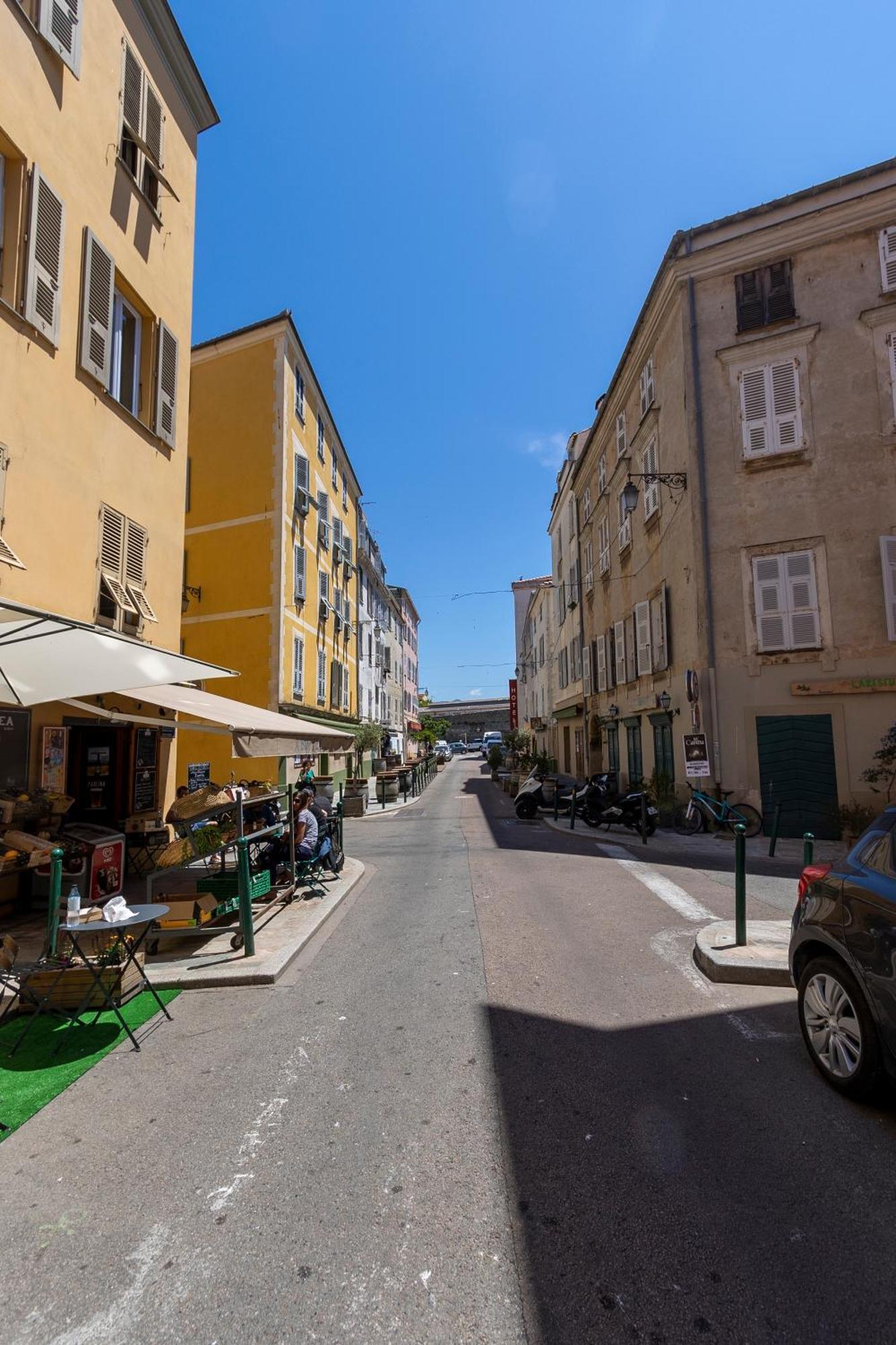 Appartements Au Coeur De La Vieille Ville Pietonne & Citadelle Ajaccio  Oda fotoğraf